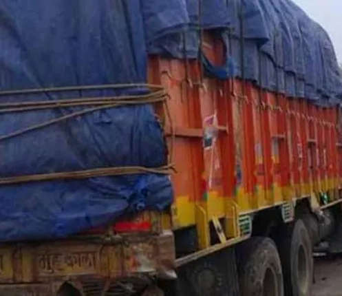 ଜଗନ୍ନାଥ ଦର୍ଶନ ଲାଗି ଯାଉଥିବା ବେଳେ ଦୁର୍ଘଟଣାର ଶିକାର ହେଲେ ଗୋଟିଏ ଗାଆଁର ୧୫ ଲୋକ, ୨ ମୃତ, ୭ ଗୁରୁତର