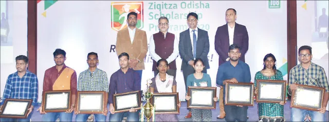 ସେବା ପାଇଁ ସମ୍ମାନ: ‘୧୦୮ ଆମ୍ବୁଲାନ୍ସ’ କର୍ମଚାରୀ ପୁରସ୍କୃତ, ପିଲାଙ୍କୁ ବୃତ୍ତି