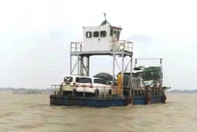 ଖରାପ ପାଗ ଓ ପବନ ହେଲା କାଳ : ମଝି ଚିଲିକାରେ ଫସିଗଲା ଭସାପୋଲ