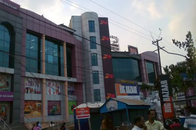 ସିଲ୍ ହେଲା ପଟିଆରେ ଥିବା  ବିଗ୍ ବଜାର ସପିଂ ମଲ୍