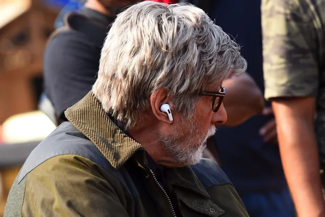 ଅମିତାଭଙ୍କୁ ଏୟାରପୋଡ ଗିଫ୍ଟ ଦେଇ କେମିତି ବ୍ୟବହାର ହେବ ଶିଖାଇଲେ ରଣବୀର