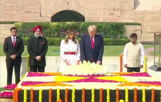 ରାଜଘାଟ ଯାଇ ମହାତ୍ମା ଗାନ୍ଧୀଙ୍କ ସମାଧିରେ ଶ୍ରଦ୍ଧା ସୁମନ ଅର୍ପଣ କଲେ ଟ୍ରମ୍ପ