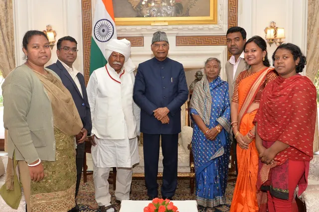 ବନ୍ଧୁ ରଖିଲେ ବନ୍ଧୁଙ୍କ ନିମନ୍ତ୍ରଣ : ଦିଲ୍ଲୀରେ ସପରିବାର ରାଷ୍ଟ୍ରପତି କୋବିନ୍ଦଙ୍କୁ ଭେଟିଲେ ପୂର୍ବତନ ସାଂସଦ ବୀରଭଦ୍ର ସିଂ