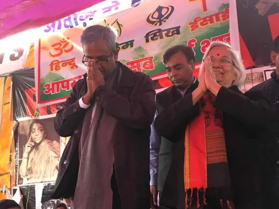 ଶାହିନ୍‌ ବାଗ୍‌ରେ ପହଞ୍ଚି ଆନ୍ଦୋଳନକାରୀଙ୍କ ସହ ଆଲୋଚନା କଲେ ସୁପ୍ରିମ୍‌ କୋର୍ଟଙ୍କ ଦ୍ୱାରା ଗଠିତ ମଧ୍ୟସ୍ଥି କମିଟି