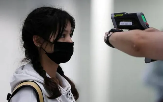 ଭିଡିଓ ଜାରି କରି ଚୀନରେ ରହୁଥିବା ମହିଳା ଇଞ୍ଜିନିୟର କଲେ ଅଭିଯୋଗ, ମୋ ଦେହରେ ଉଚ୍ଚ ଉତ୍ତାପ ଥିବା କାରଣରୁ ମୋତେ ଦେଶକୁ ଆଣିଲେନି ଭାରତ ସରକାର