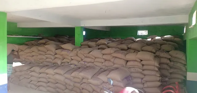 ଅଙ୍ଗନୱାଡ଼ି ଚାଉଳ ହେର୍‌ଫେର୍‌ ଅଭିଯୋଗ: କେନ୍ଦ୍ରକୁ ନଯାଇ ବେସରକାରୀ ଗୋଦାମକୁ ଯାଉଛି ଚାଉଳ