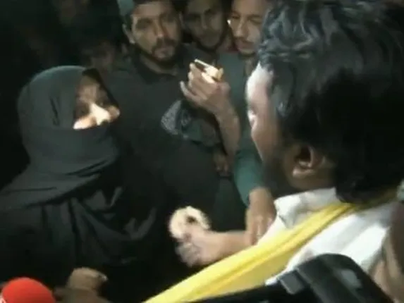 ତୃତୀୟ ବିବାହ କରିବା ମହଙ୍ଗା ପଡ଼ିଲା: ଘଟଣାସ୍ଥଳରେ ପହଞ୍ଚି ନିସ୍ତୁକ ମାଡ଼ ମାରି ସ୍ୱାମୀକୁ ଗୁରୁତର କଲେ ପ୍ରଥମ ପତ୍ନୀ