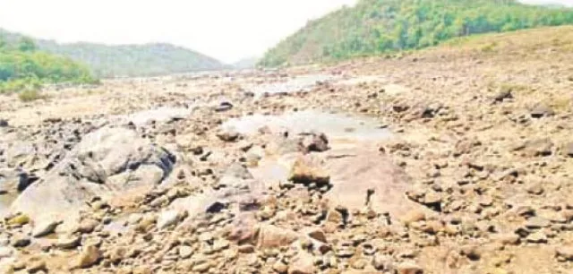 ବିପଦରେ ବୈତରଣୀ : ନଈ ଯାଉନି ବହି!