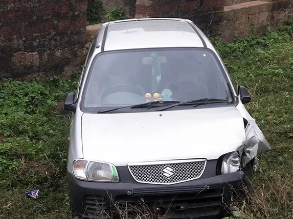 ବାଲିପାଟଣା : ଭୂତ ଭୟରେ ରାସ୍ତାକଡ଼କୁ ଖସିଲା କାର୍‌