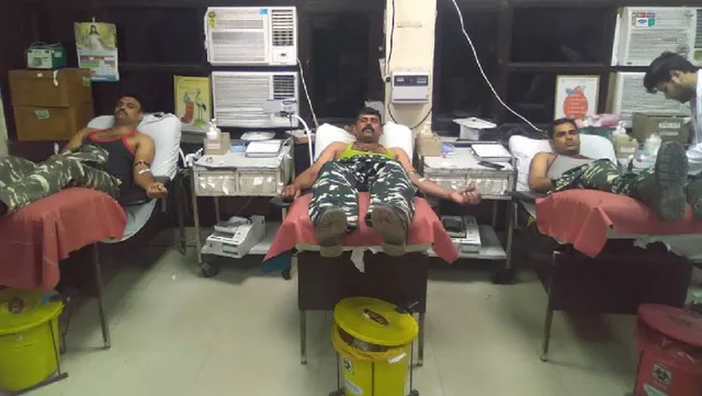 ଦିଲ୍ଲୀ ହିଂସାରେ ଗୁରୁତର ଆହତଙ୍କୁ କୌଣସି ପରିସ୍ଥିତରେ ରକ୍ତର ଅଭାବ ନପଡ଼ୁ, ସେଥିପାଇଁ ହସ୍‌ପିଟାଲ୍‌ରେ ୩୪ଜଣ ଯବାନ କଲେ ରକ୍ତଦାନ