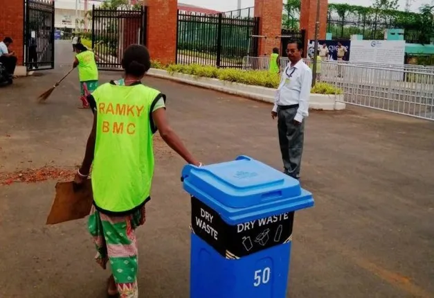 ଛିଡ଼ୁନି ଅଳିଆ ଅଡ଼ୁଆ : ୧୫ରୁ ଅଳିଆ ଉଠିବା ନେଇ ଆଶଙ୍କା, ଏସ୍କାଲେସନ୍ ଫି’କୁ ନେଇ ଚାଲିଛି ଟଣାଓଟରା