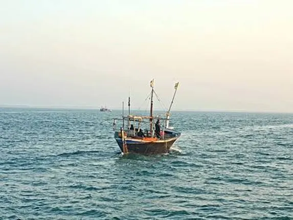 ବୁଡ଼ିଲା ମାଛ ଧରା ଡଙ୍ଗା: ୫ ଉଦ୍ଧାର, ଜଣେ ନିଖୋଜ