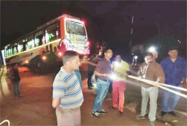 ଘାଟିରେ ଝୁଲି ରହିଲା ବସ୍ : ମୃତ୍ୟୁର କୋଳରୁ ଉଠିଆସିଲେ ୪୩ ଛାତ୍ରଛାତ୍ରୀ