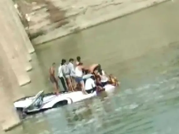 କୋଟା-ଦୌସା ଜାତୀୟ ରାଜପଥରେ ନଦୀକୁ ଖସିଲା ବରଯାତ୍ରୀ ବସ୍‌, ୨୫ ମୃତ