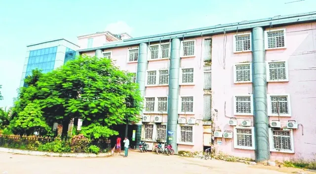 ଆଚାର୍ଯ୍ୟ ହରିହରକୁ ଛୁଇଁଲା କରୋନା, ରୋଗୀ ସଂପର୍କୀୟ କରୋନା ଆକ୍ରାନ୍ତ