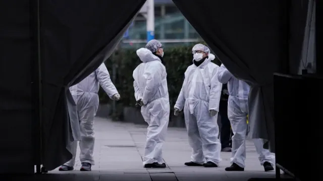 ଯୁଦ୍ଧ ମଝିରେ ମଣିଷ