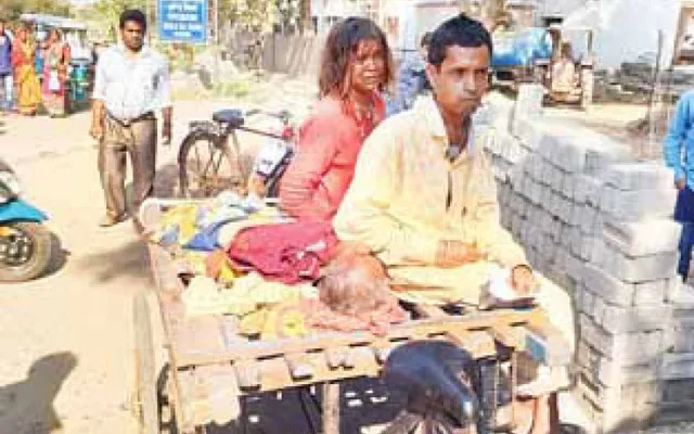 ମିଳିଲାନି ମହାପ୍ରୟାଣ, ରିକ୍ସାରେ ମା’ର ଶବ ନେଲେ ପୁଅ-ଝିଅ