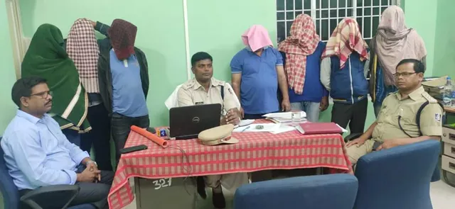 ଧର୍ମଗଡ଼ ଉପଖଣ୍ଡ ଡାକ୍ତରଖାନା ପରିସରରେ ରକ୍ତ ବେପାର କରୁଥିବା ୭ ଦଲାଲଙ୍କୁ ଗିରଫ କରିଲା ପୁଲିସ୍