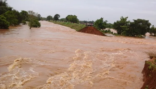 ଦିନତମାମ୍‌ ତୁହାକୁ ତୁହା ବର୍ଷା; ଫୁଲିଲା ଜଳକା
