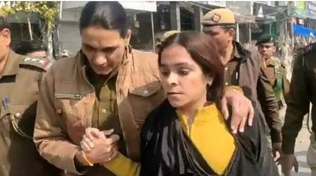 ବୁର୍ଖା ପିନ୍ଧି ସାହିନବାଗ ଆନ୍ଦୋଳନର ଭିଡିଓ ରେକର୍ଡିଂ କରୁଥିବା ବେଳେ ଧରାପଡ଼ିଲେ ସାମ୍ବାଦିକା ଗୁଞ୍ଜା କପୁର