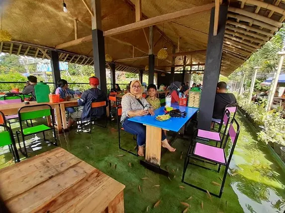 ସ୍କାଏ ଲାଇଟ୍‌ : ମାଛ ପେଡ଼ିକ୍ୟୋର୍‌