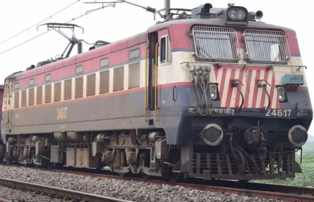 କେବେ ଭାବିଛନ୍ତି କି ବାଇକ ଭଳି ଟ୍ରେନରେ କେତେ ସିସିର ଇଞ୍ଜିନ ଥାଏ