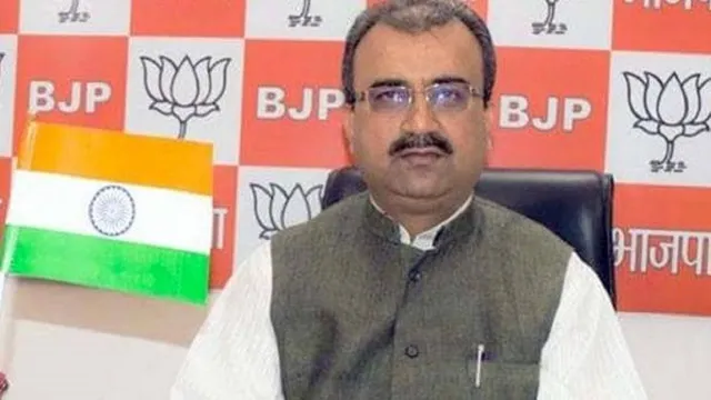 ବିହାର :  ଚିହ୍ନି ନପାରି ପରିଚୟପତ୍ର ମ‌ାଗିବାରୁ ପୁଲିସ୍‌ ଉପରେ ରାଗିଲେ ମନ୍ତ୍ରୀ