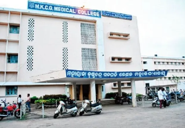 ପରିବାର ନିୟୋଜନ ଅସ୍ତ୍ରୋପଚା‌ରରେ ତ୍ରୁଟି ! ମୃତ୍ୟୁ ସହ ସଂଘର୍ଷ କରୁଛନ୍ତି ମହିଳା