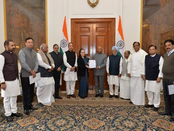 ପୁଣିଥରେ ଶାହଙ୍କ ଇସ୍ତଫା ଦାବି: ରାଷ୍ଟ୍ରପତିଙ୍କୁ ଭେଟିଲେ ସୋନିଆ, ମନମୋହନ