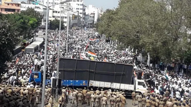 ହାଇକୋର୍ଟଙ୍କ ନିଷେଧାଦେଶ ସତ୍ତ୍ୱେ ‘ସିଏଏ’କୁ  ବିରୋଧ କରି ତାମିଲନାଡୁ ବିଧାନସଭା ଅଭିମୁଖେ ବିଶାଳ ପଦଯାତ୍ରା