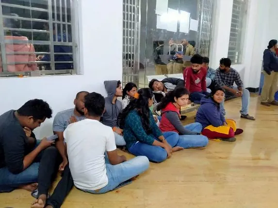 ସମ୍ବଲପୁର ବିଶ୍ୱବିଦ୍ୟାଳୟ ମେଡିକାଲ ଫିଜିକ୍ସ ବିଦ୍ୟାର୍ଥୀଙ୍କ ଅସନ୍ତୋଷ ତେଜିଲା : ଛାତ୍ରଙ୍କ ଆତ୍ମହତ୍ୟା ଉଦ୍ୟମ, କୁଳପତିଙ୍କୁ ଘେରାଓ, ଠେଲାପେଲା