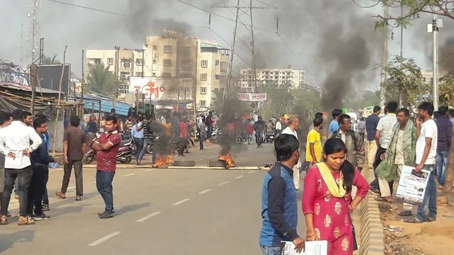 କଳିଙ୍ଗଷ୍ଟୁଡିଓ -ଶ୍ୟାମପୁର ରାସ୍ତାରୁ ଜବରଦଖଲ ଉଚ୍ଛେଦ : ତାତିଲେ ଦୋକାନୀ, ପଛକୁ ହଟିଲା ସ୍କ୍ବାଡ୍‌