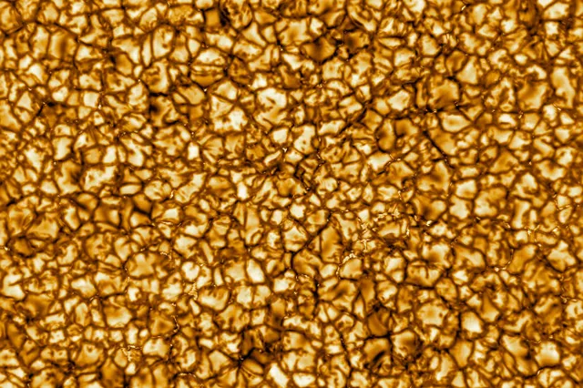 ସୂର୍ଯ୍ୟପୃଷ୍ଠର ପ୍ରକୃତ ରୂପ ହାଣ୍ଡିରେ ଫୁଟୁଥିବା ଗରମ ପାଣି ପରି