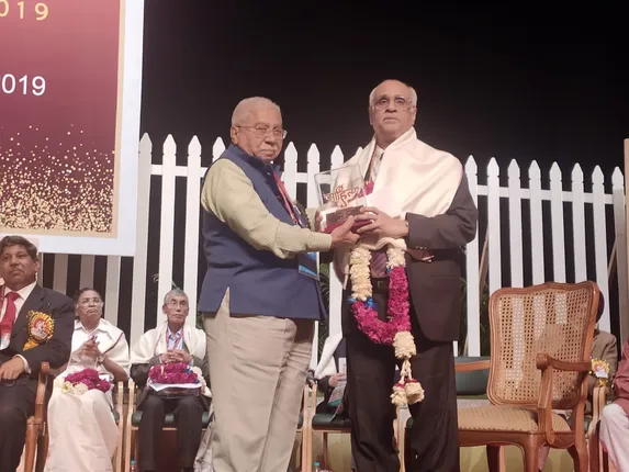 ସାହିତ୍ୟ ଅକାଦେମି ପୁରସ୍କାର ଗ୍ରହଣ କଲେ ଡକ୍ଟର ତରୁଣକାନ୍ତି ମିଶ୍ର ଓ କାଳୀଚରଣ ହେମ୍ବ୍ରମ