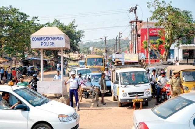 ଟ୍ରାଫିକ୍‌ ଛକରେ ଧୈର୍ଯ୍ୟ ପରୀକ୍ଷା