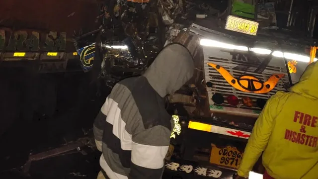 ଦୁଇ ଟ୍ରକ୍ ମୁହାଁମୁହିଁ ଧକ୍କା, ପ୍ରାଣ ହରାଇଲେ ୨ ଡ୍ରାଇଭର୍