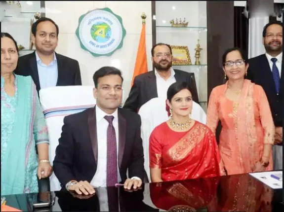 କାର୍ଯ୍ୟବ୍ୟସ୍ତତା ଓ ସମୟ ଅଭାବରୁ ନିଜ କାର୍ଯ୍ୟାଳୟରେ ବିବାହ କଲେ ଆଇଏଏସ୍‌ ଓ ଆଇପିଏସ୍‌