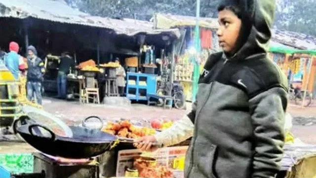 ବାପାଙ୍କ ମୃତ୍ୟୁ ପରେ ୧୦ବର୍ଷର ବାଳକ ପେଟ ପୋଷିବା ପାଇଁ କରିଥିଲା ଏକ ଛୋଟ ଜଳଖିଆ ଦୋକାନ; ଏହି ଗୋଟିଏ ଫେସ୍‌ବୁକ୍‌ ପୋଷ୍ଟରୁ ବଦଳିଗଲା ତାର ଜୀବନ