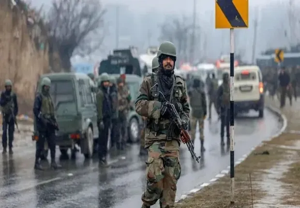 କ୍ଷତିପୂରଣ ରାଶି ପାଇବା ପାଇଁ ପୁଲୱାମା ଆକ୍ରମଣରେ ସହିଦ୍ ହୋଇଥିବା ଯବାନଙ୍କ ପୁଅକୁ ୪ମାସ ହେଲାଣି ଅପହରଣ କରି ରଖିଛନ୍ତି ବଡ଼ ଭାଇ