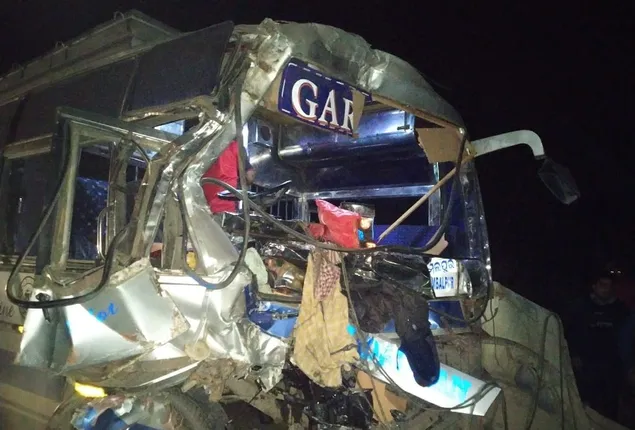 ସମ୍ବଲପୁର ନିକଟରେ ବସ୍-ଟ୍ରକ ମୁହାଁମୁହିଁ ଧକ୍କା, ୬ ଯାତ୍ରୀ ଗୁରୁତର