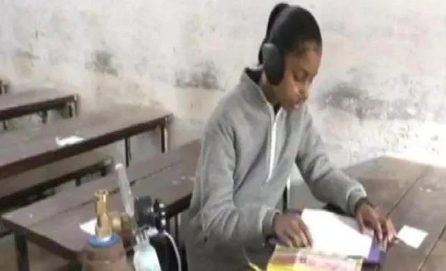 ଅମ୍ଲଜାନ ସିଲିଣ୍ଡର ଧରି ବୋର୍ଡ ପରୀକ୍ଷା ଦେବା ପାଇଁ ପହଞ୍ଚିଲେ ଫୁସଫୁସ୍ ରୋଗରେ ପୀଡ଼ିତ ୧୬ବର୍ଷୀୟା ଛାତ୍ରୀ