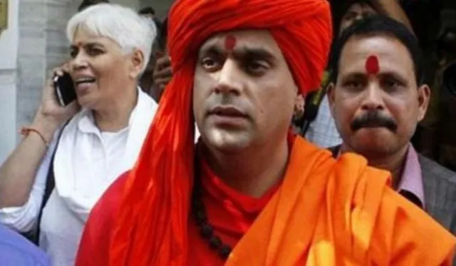 ହିନ୍ଦୁ ମହାସଭା ଅଧ୍ୟକ୍ଷଙ୍କ ଅଜବ ବୟାନ: ଗୋମୂୂତ୍ର ଓ ଗୋବର ଦ୍ବାରା ରୋକିହେବ କରୋନାଭାଇରସର ସଂକ୍ରମଣ