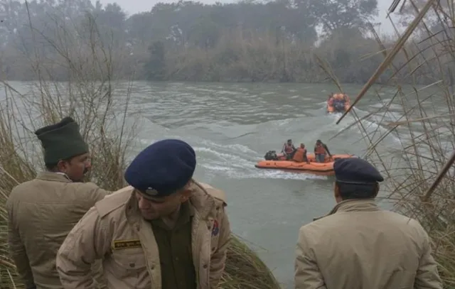ବାଟରେ ଜଗି ରହିଥିଲା ଯମ: କେନାଲକୁ ଖସି ପଡ଼ିଲା ଛୁଟି କଟାଇବାକୁ ବାହାରିଥିବା ୬ଜଣ ଛାତ୍ର-ଛାତ୍ରୀଙ୍କ ଏସୟୁଭି ଗାଡ଼ି, ୪ଜଣଙ୍କ ମୃତ୍ୟୁ
