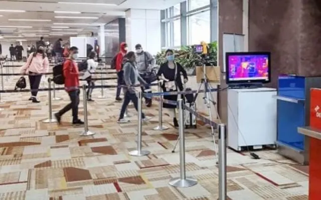 ପୁଣେ ଯାଉଥିବା ବିମାନରେ ଦୁଇ ଥର ବାନ୍ତି କରିବା ପରେ ଡାକ୍ତରଖାନାରେ ଭର୍ତ୍ତି ହେଲେ ଚୀନ୍ ଯୁବକ, କରୋନା ଭାଇରସର ଶିକାର ହୋଇଥିବା ଆଶଙ୍କା