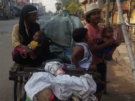 ଗୃହାବଦ୍ଧ ଶବ୍ଦ ଅର୍ଥହୀନ, ପଟା ରିକ୍‌ସାରେ କଟେ ଜୀବନ