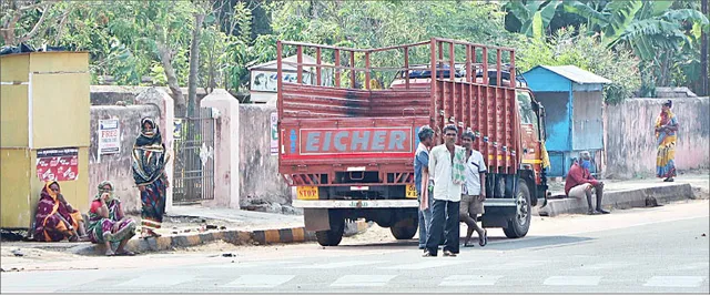 ପେଟ ଚିନ୍ତା, ଛୋଟ‌ମୋଟ କାମ ଅନ୍ବେଷଣରେ ଶ୍ରମିକ
