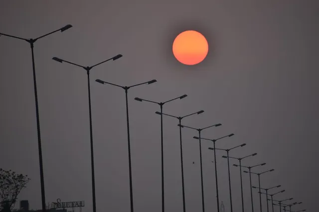 ଲକଡାଉନ ସମୟରେ ଅସ୍ତମିତ ସୂର୍ଯ୍ୟ । (ଫଟୋ: ବିଭୂତି, ଭୁବନେଶ୍ୱର)