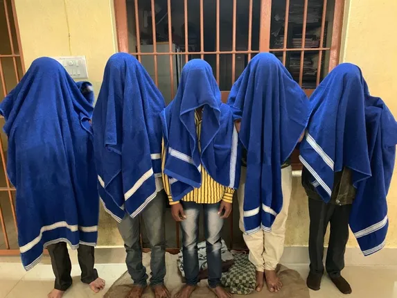 ସମ୍ବଲପୁର ଡିଆଇପିଆର୍‌ଓଙ୍କୁ ଅପହରଣ ପ‌ରେ ହତ୍ୟା ଧମକ ଘଟଣା : ନିଜ ଡ୍ରାଇଭର୍‌ ଓ ‌ଷ୍ଟୋର୍‌ କିପର୍‌ ସମେତ ୫ ଗିରଫ