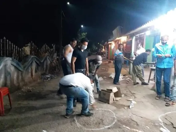 କଳାବଜାରୀ ରୋକିବାକୁ ହୋଲସେଲ, ଖୁଚୁରା ଦୋକାନରେ ଚଢ଼ାଉ, ସାମାଜିକ ଦୂରତା ପାଇଁ ଗୋଲେଇ ଚିହ୍ନ