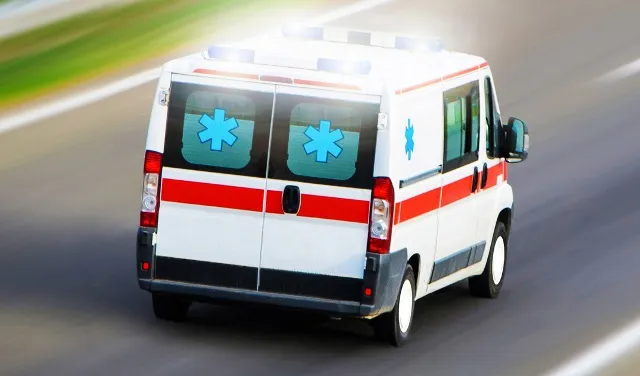 ଆମ୍ବୁଲାନ୍ସ କର୍ମଚାରୀଙ୍କୁ ଧମକାଇଲେ ଅପରାଧୀ, ସାଇରନ ନ ବଜାଇବାକୁ କଲେ ତାଗିଦ